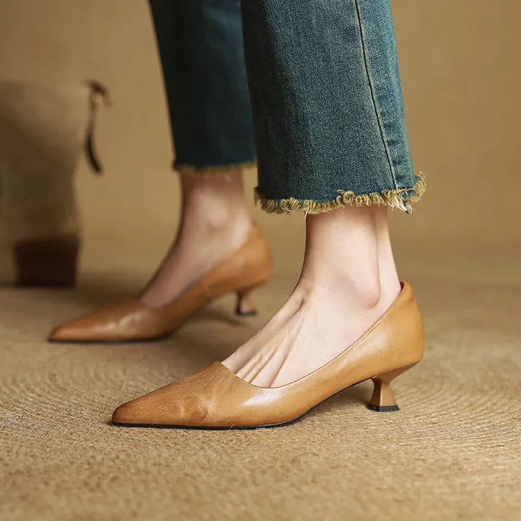 VeraElegance™ Leather Décolleté